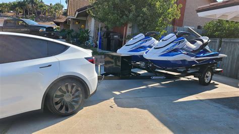 can tesla model y tow a boat